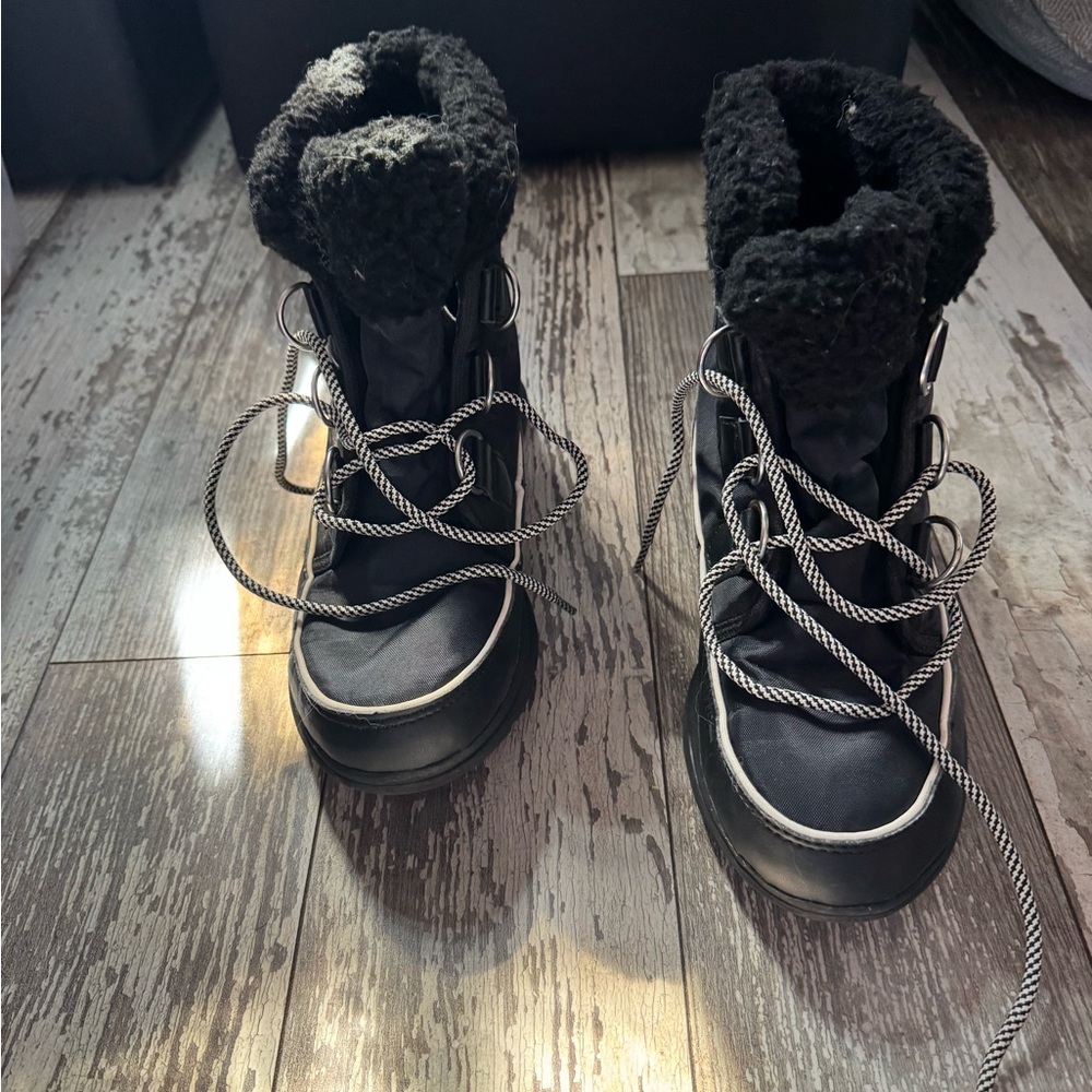 Women's Black Winter Boots